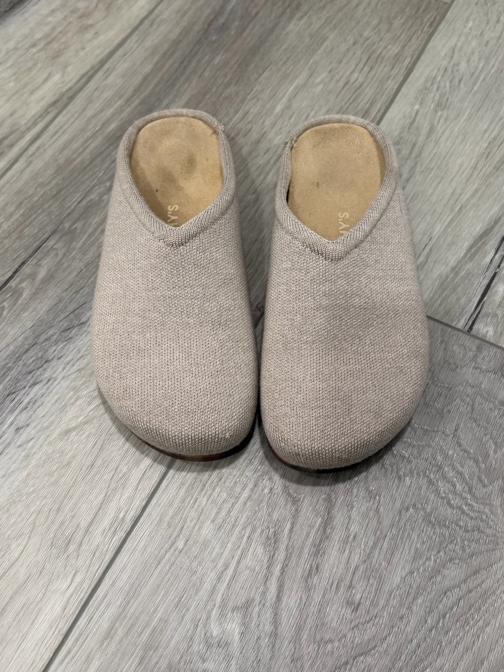 Women’s Rothy’s The Casual Clog in Dove Size 7 Retails $ 160 Rothy’s The Causal - Picture 2 of 9
